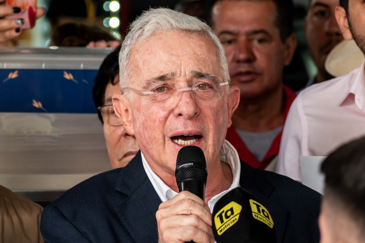 El Supremo de Colombia confirma la sentencia que deja en libertad al expresidente Álvaro Uribe