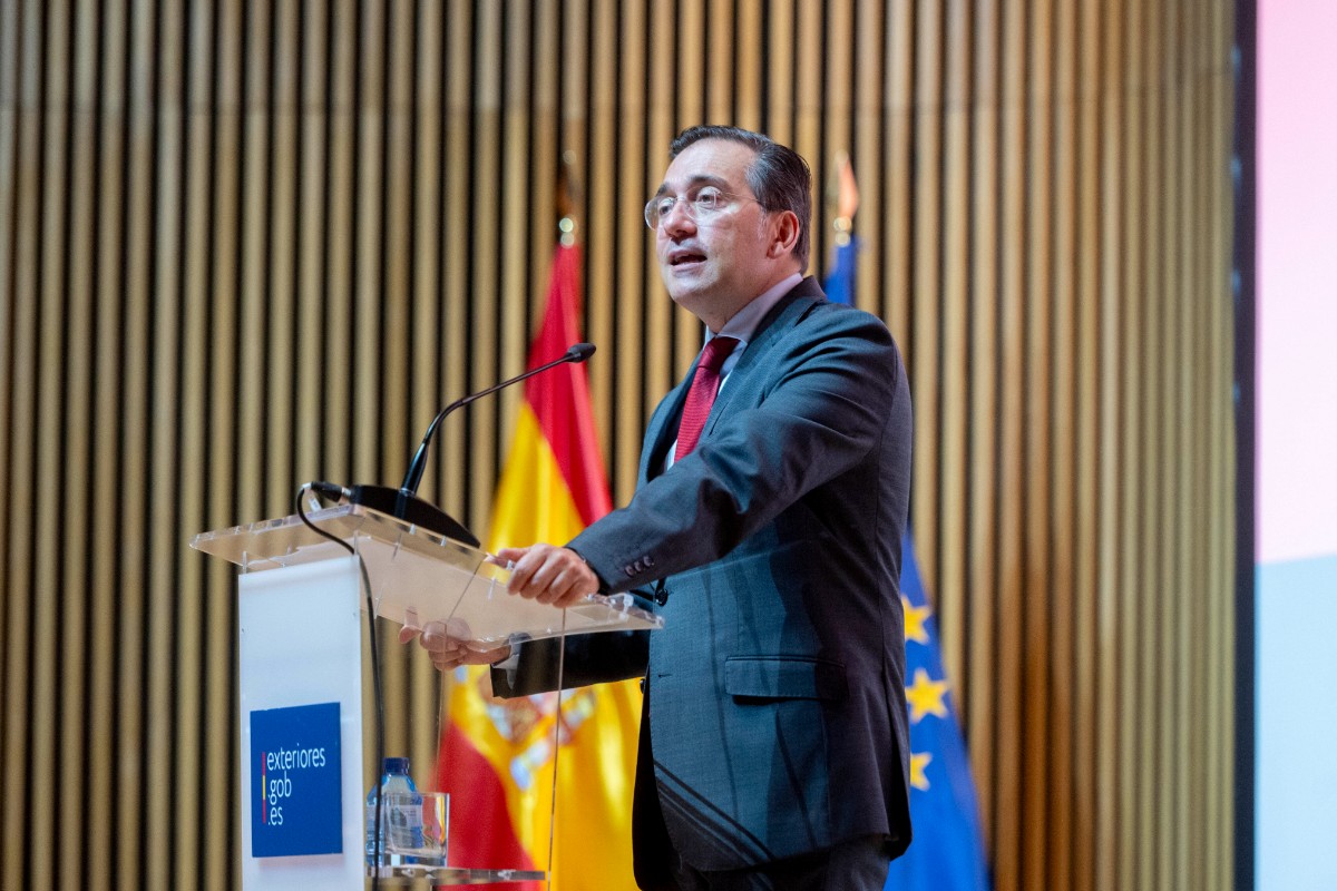 Albares afirma que le parece bien expulsar al equipo de Israel de La Vuelta: «Yo sí sería partidario de ello»