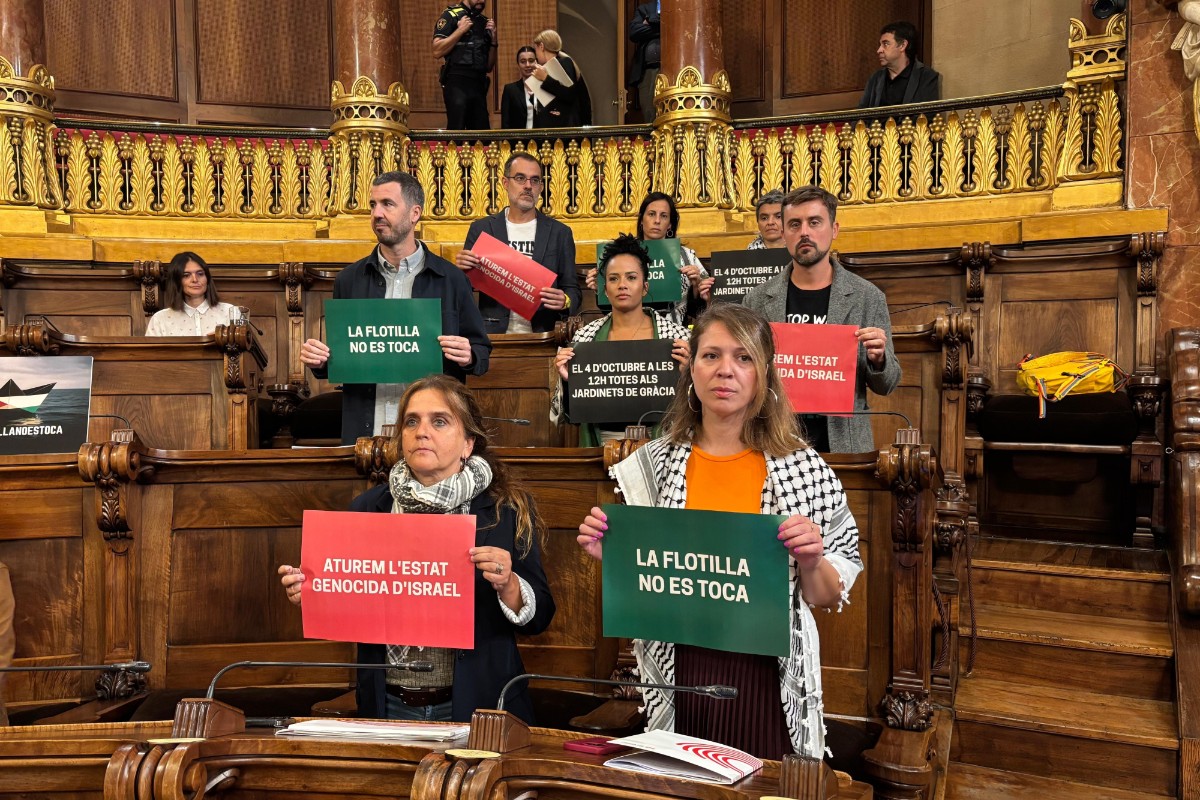 El Ayuntamiento de Barcelona replica la postura proHamás de Sánchez y prohíbe la presencia de Israel en eventos y congresos
