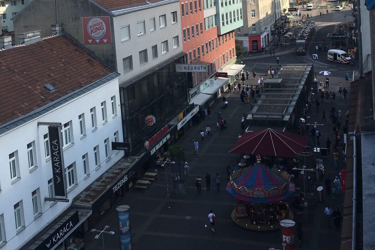 Una banda de 11 inmigrantes de Siria, Turquía y Bulgaria secuestra y viola durante cuatro meses a una niña de 12 años en Viena