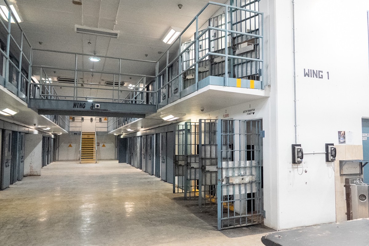 El gobernador Ron DeSantis inaugura en Florida un nuevo centro de reclusión para inmigrantes ilegales, similar al ‘Alcatraz de los Caimanes’