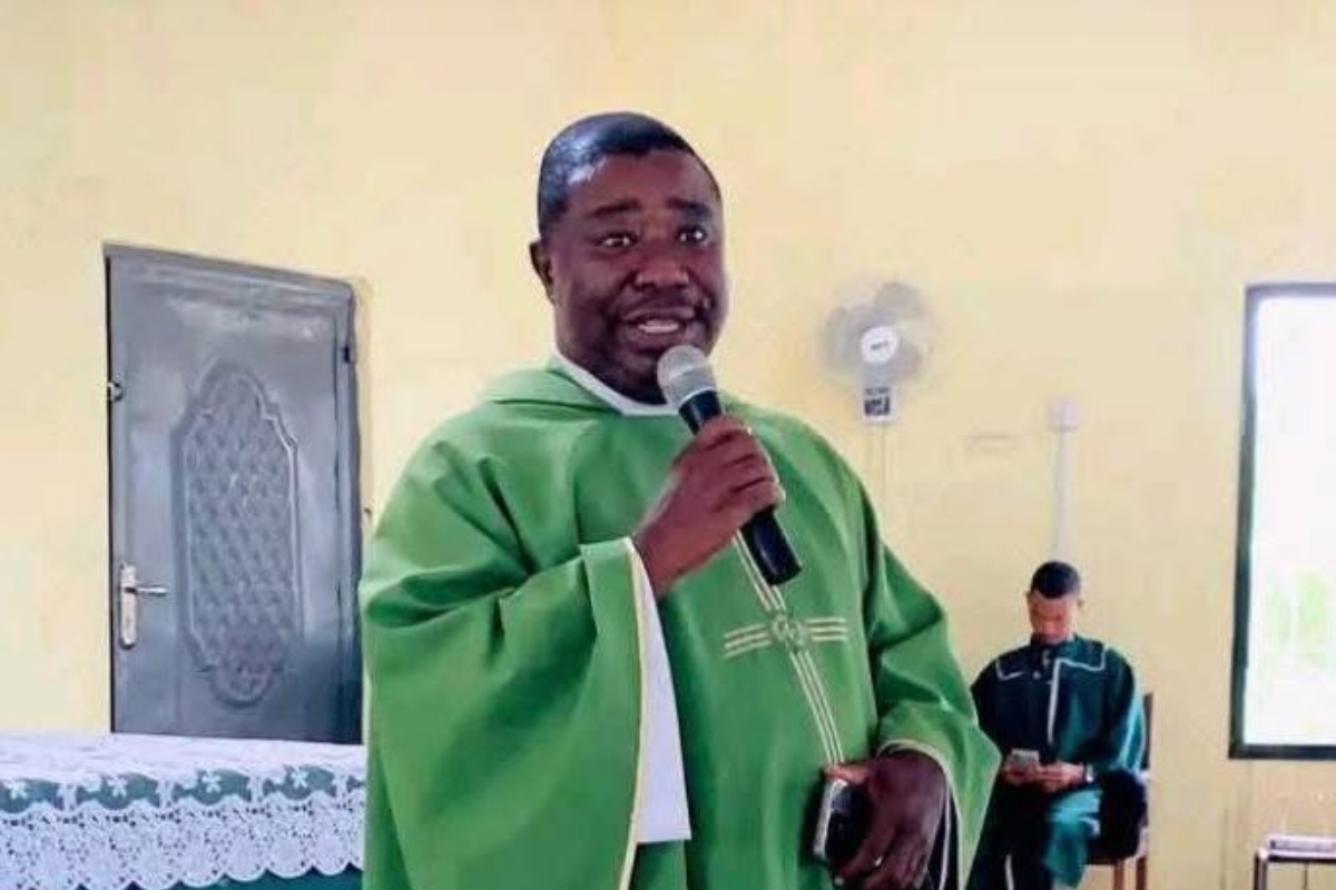 Nuevo mártir de la fe: el sacerdote Augustine Amadu, golpeado, estrangulado y asesinado brutalmente en su propia casa parroquial en Sierra Leona
