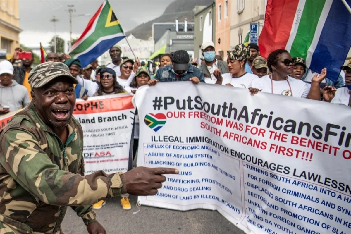 Operación Dudula: el movimiento que exige «sudafricanos primero» y restringe el acceso de inmigrantes ilegales a hospitales y ayudas