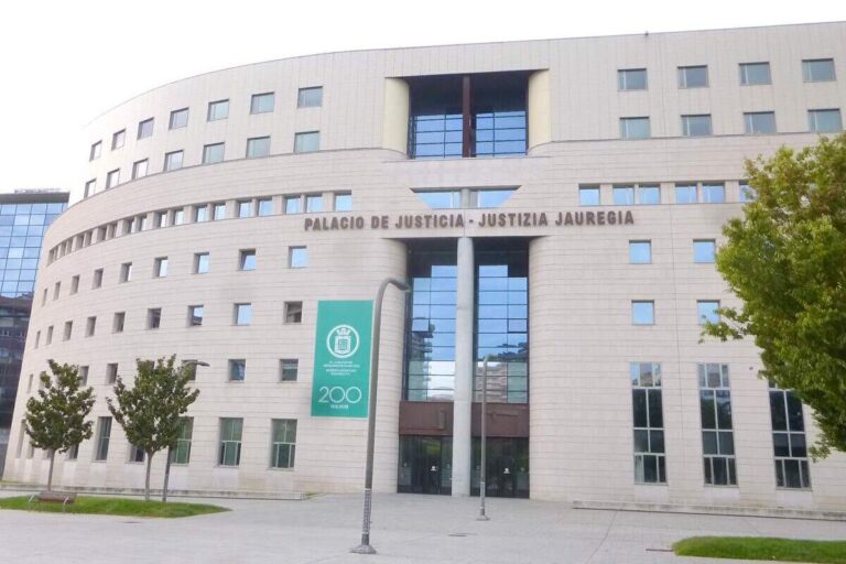 Un gitano rumano, a juicio en Navarra por comprar a una menor por 5.000 euros, whisky y comida y obligarla a casarse