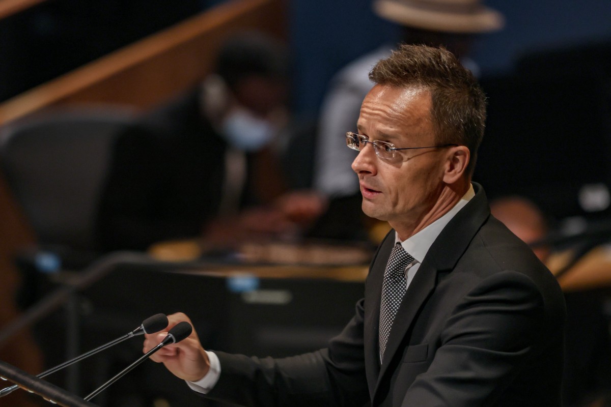 El ministro de Exteriores húngaro reitera ante la ONU que seguirán rechazando la entrada de inmigrantes ilegales: «No vamos a cambiar. Preferimos pagar la multa a Bruselas»