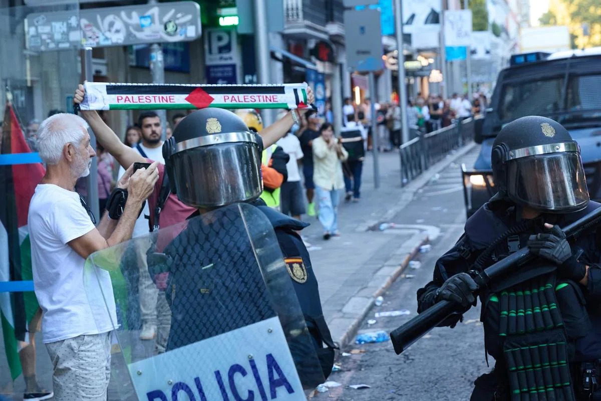 El sindicato mayoritario de la Policía Nacional exige la dimisión de Pedro Sánchez tras permitir que 22 agentes terminasen heridos en La Vuelta