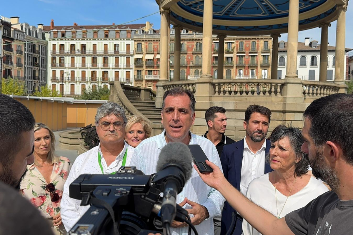Samuel Vázquez (VOX) retrata a Bildu y al PSOE por «esconder» el problema de la inmigración ilegal y masiva, e «insultar» a quienes lo denuncian