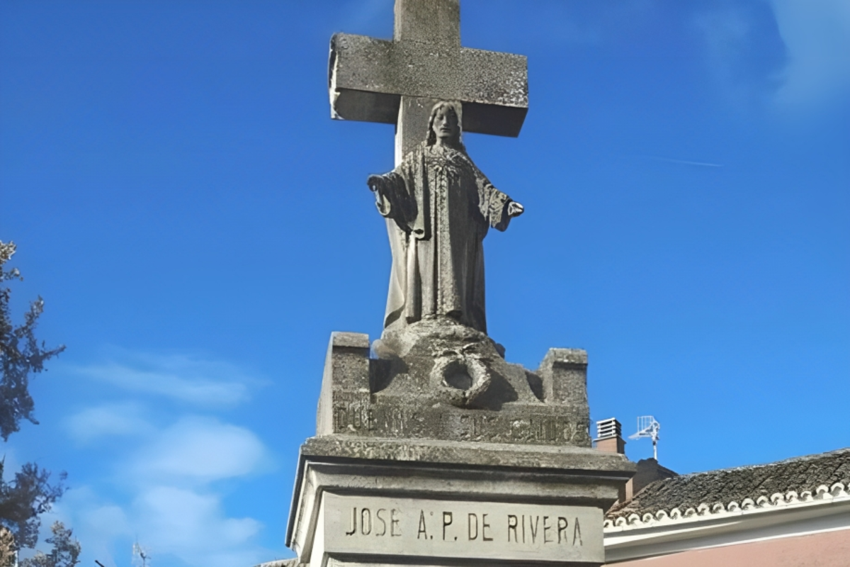 La Justicia condena al Ayuntamiento de Dueñas (PSOE) por intentar retirar una cruz cristiana en honor a José Antonio Primo de Rivera