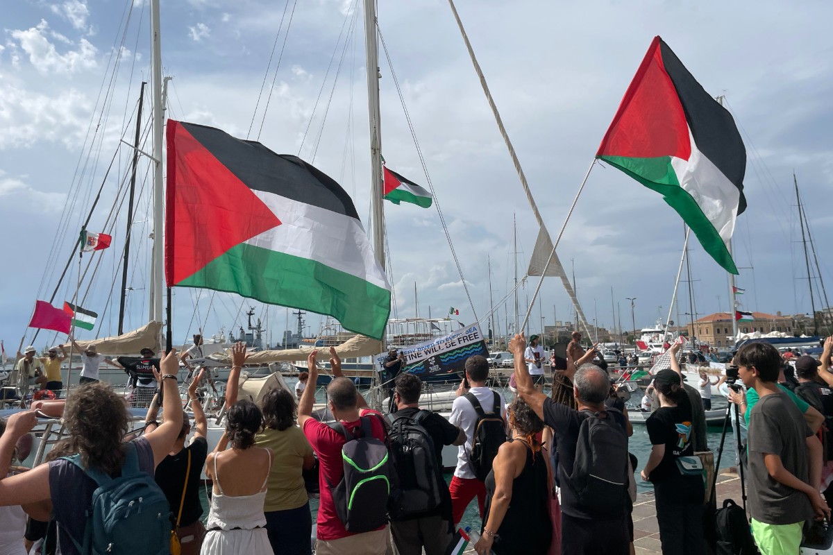 Dimite un coordinador de la Flotilla proHamás en protesta por la presencia de activistas LGTBI: «Nos mintieron sobre la identidad de algunos de los participantes»