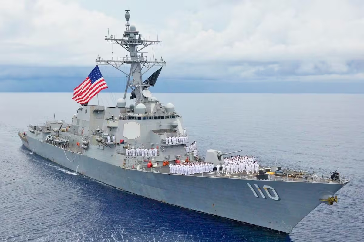 La flota de Estados Unidos en El Caribe ya apunta a Venezuela y se inicia una ola de deserciones en el Ejército: «Hay miedo real»