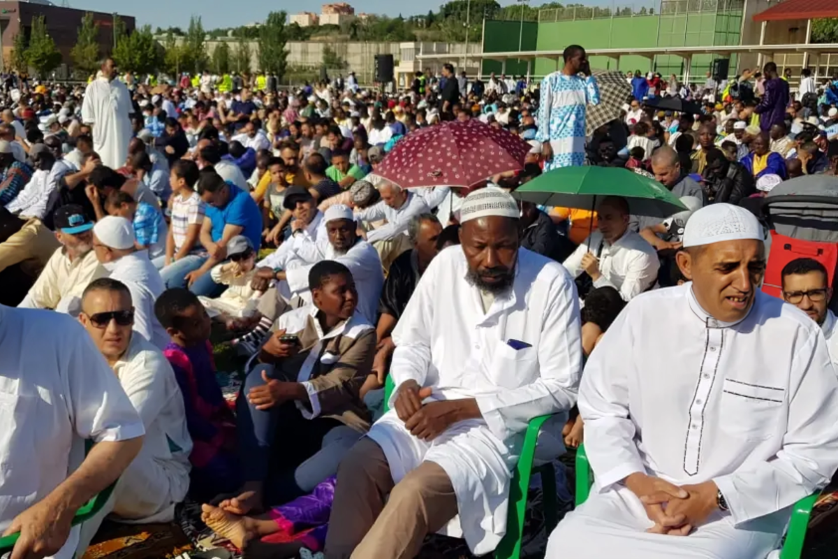 Casi el 40% de los inmigrantes no se identifica con España, según una encuesta oficial