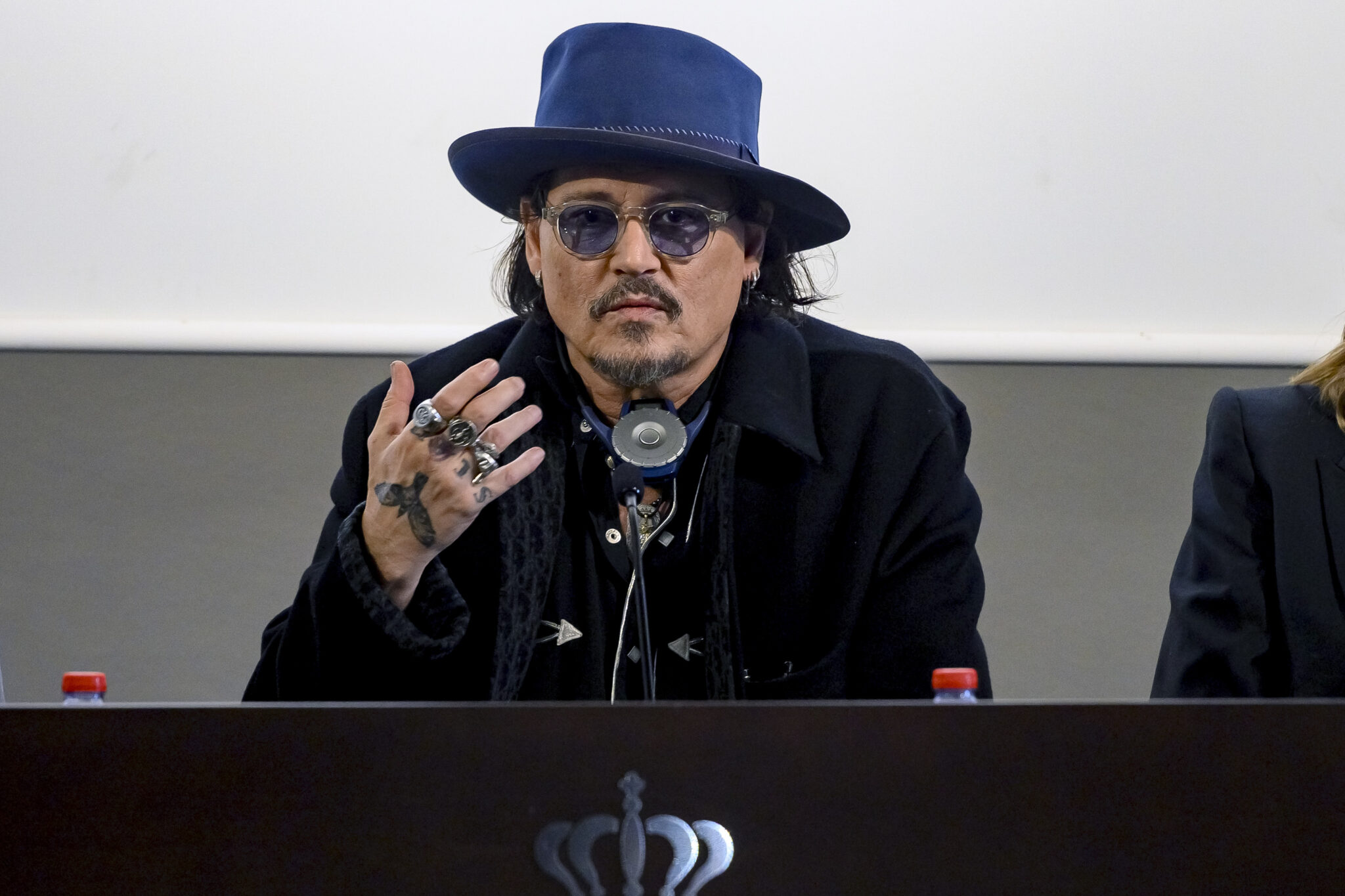 Johnny Depp se vuelca con los valencianos y dona 65.000 euros para volver a abrir una escuela musical devastada por la riada