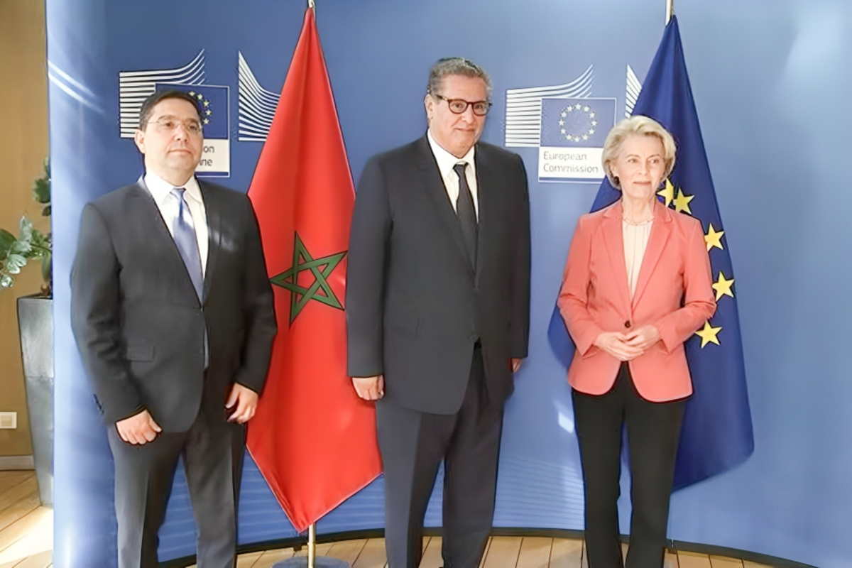 Von der Leyen recrudece su persecución: financia un puerto en Marruecos con dinero de los europeos que quitará trabajo a las fábricas de coches españolas