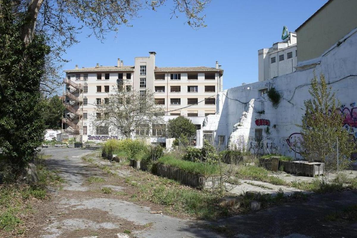 Detenido un inmigrante marroquí tras apuñalar a un joven de 25 años en el interior de un colegio público en ruinas en Pamplona