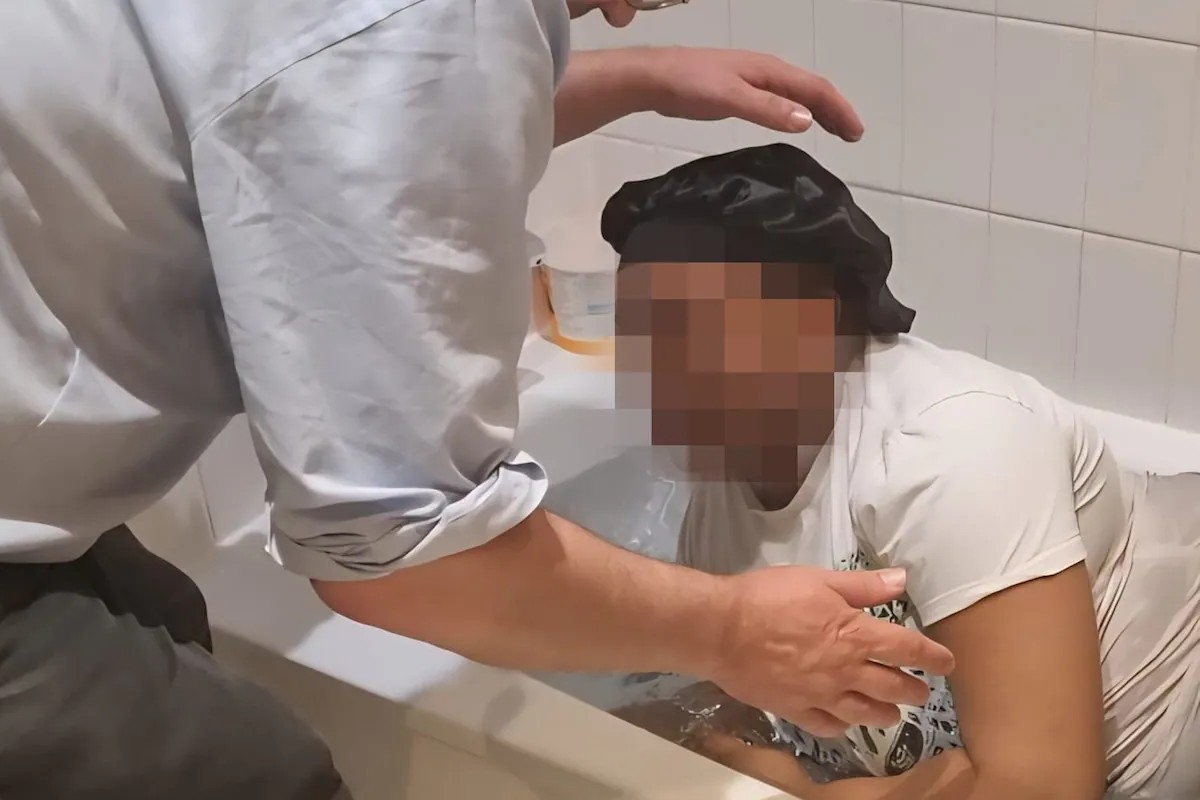 Investigan en el Reino Unido conversiones falsas al cristianismo de inmigrantes para conseguir asilo: «Bautizar ilegales en bañeras es una locura»