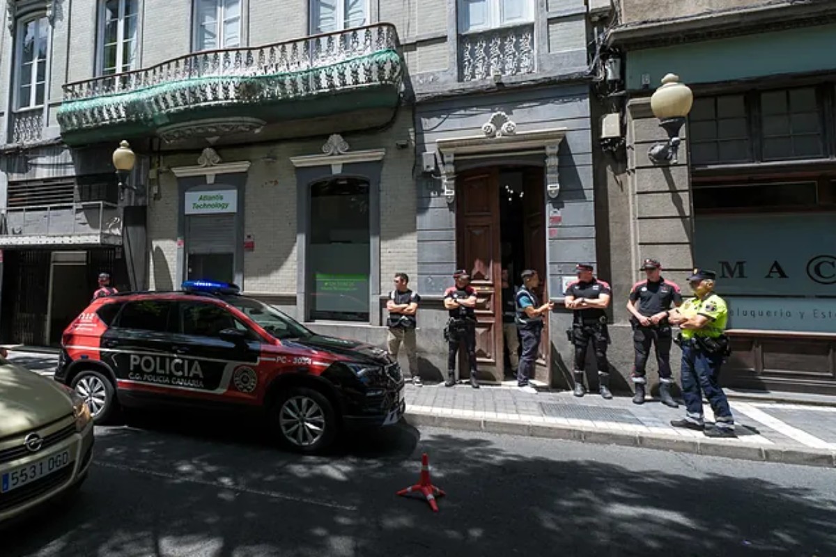 La ONG canaria investigada por malos tratos compra una flota de coches de lujo en plena investigación judicial