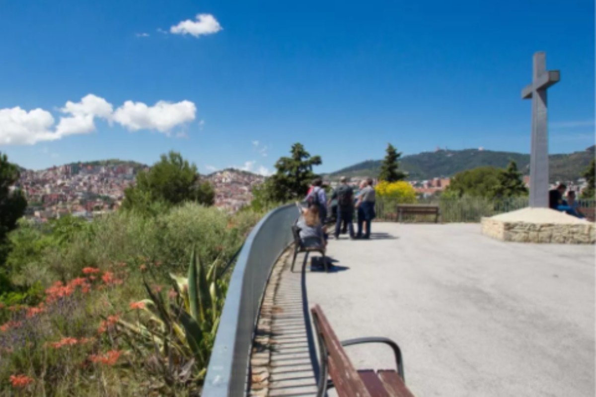 El Ayuntamiento de Barcelona planea derribar la gran cruz del Turó de la Peira