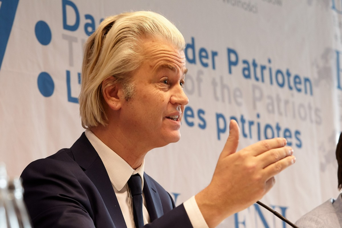 El Parlamento de Países Bajos aplaza hasta el martes la elección de un candidato encargado de buscar Gobierno tras el empate entre el PVV y el D66