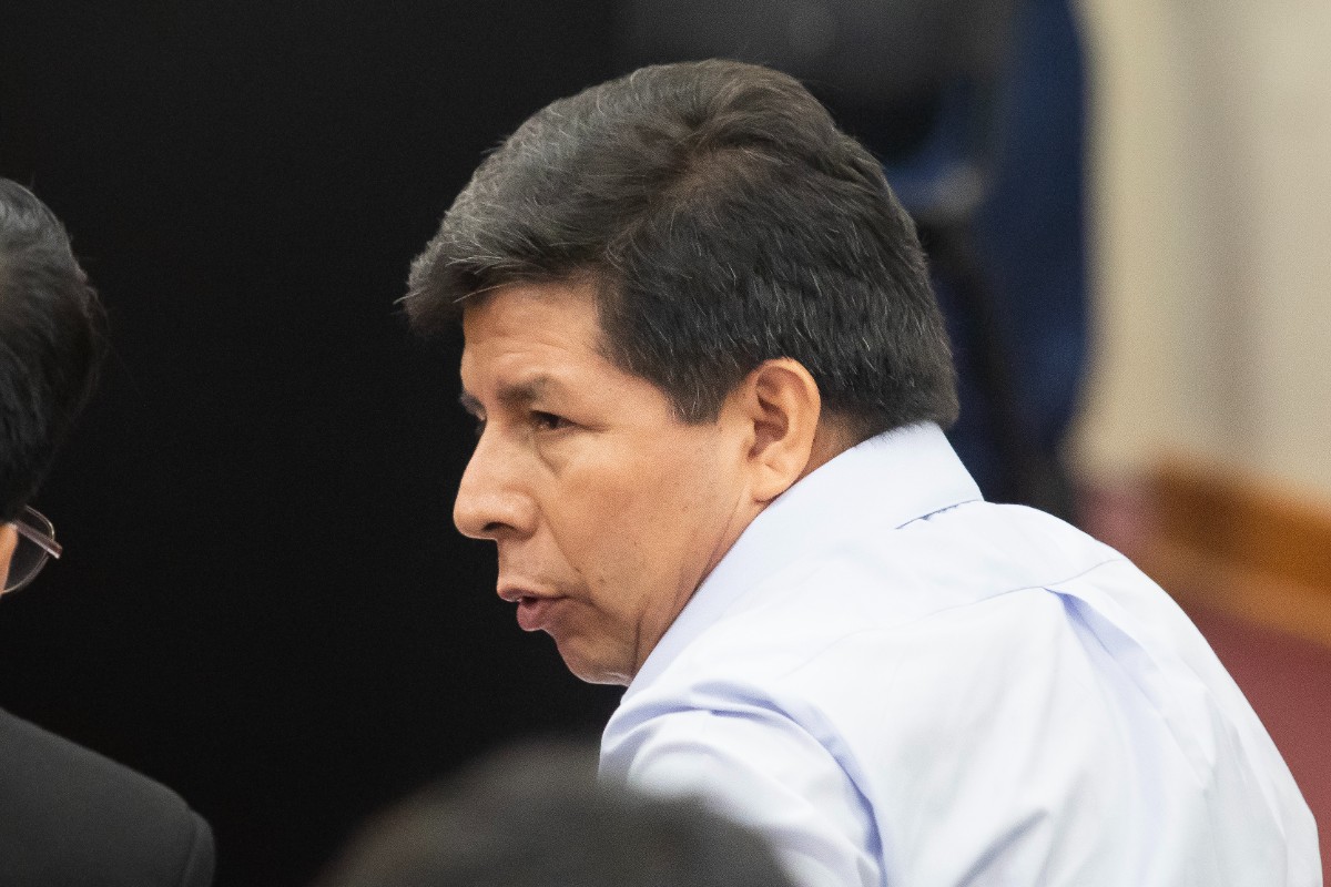El izquierdista Pedro Castillo, destituido y detenido por golpismo, asegura que todavía es presidente de Perú