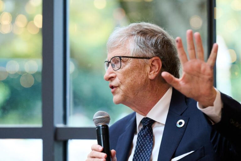 Bill Gates alerta de que la inteligencia artificial podría causar 1.000 millones de muertes y reclama una supervisión pública obligatoria