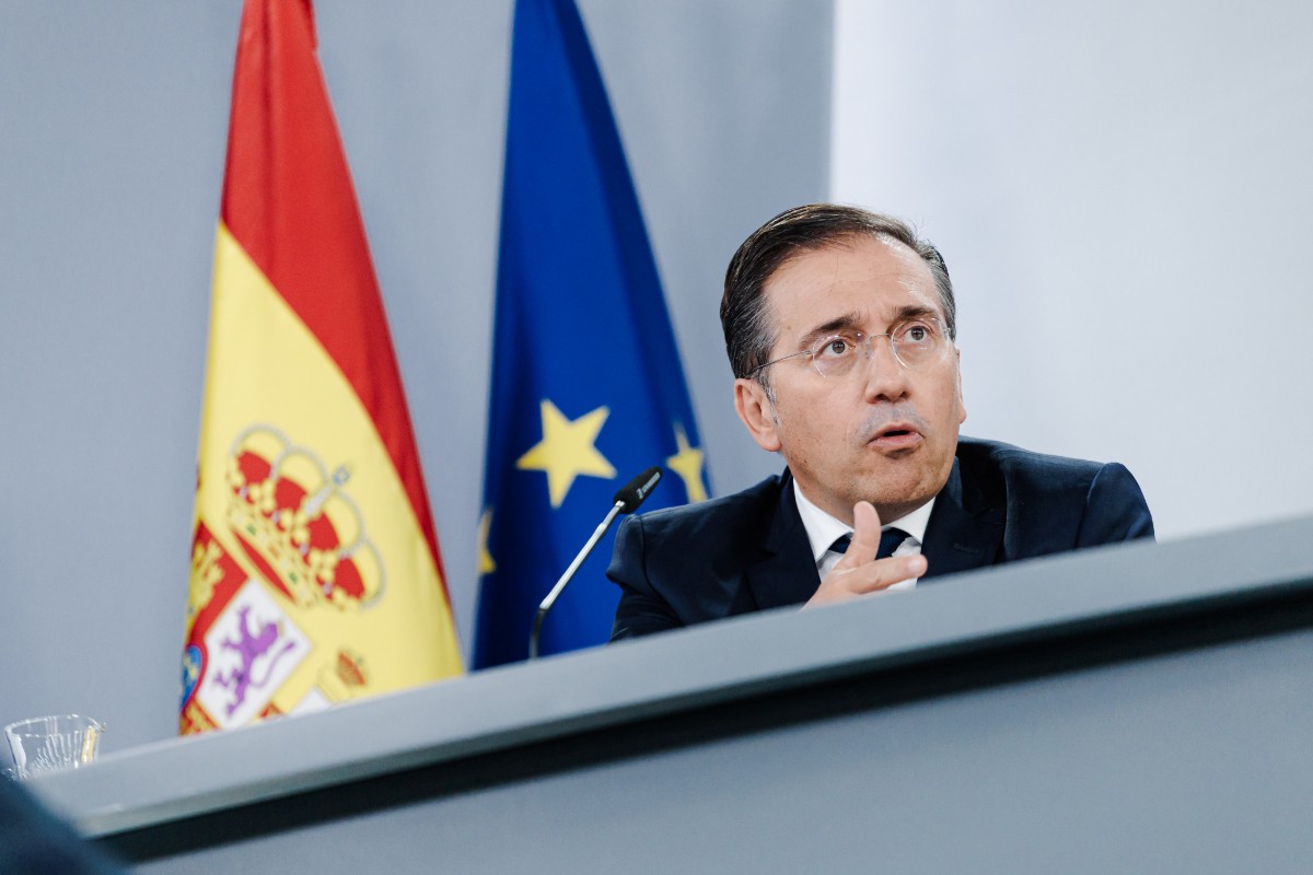 Albares pide a Israel respetar la «integridad física y los derechos» de los integrantes de la flotilla proHamás