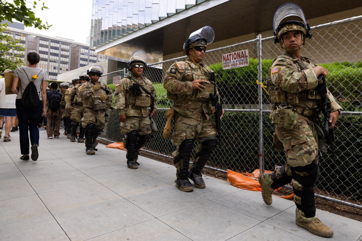 Trump asoma que podría aplicar la Ley de Insurrección para hacer frente a la violencia en Chicago y Portland: «Si tuviera que invocarla, lo haría»