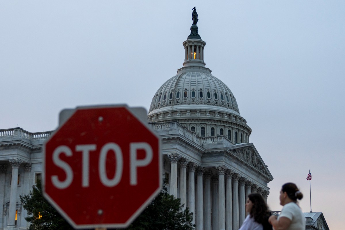 Congresistas del Partido Demócrata critican a Trump por hacer frente a la dictadura de Maduro: «Está presionando un cambio de régimen en Venezuela»
