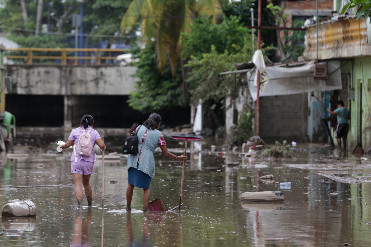 Ascienden a al menos 70 los muertos tras las lluvias en México