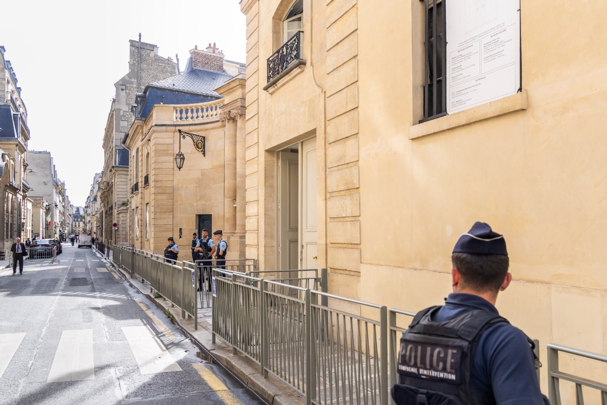 Las autoridades francesas imputan a una mujer china por el robo de oro en el Museo de Historia Natural de París