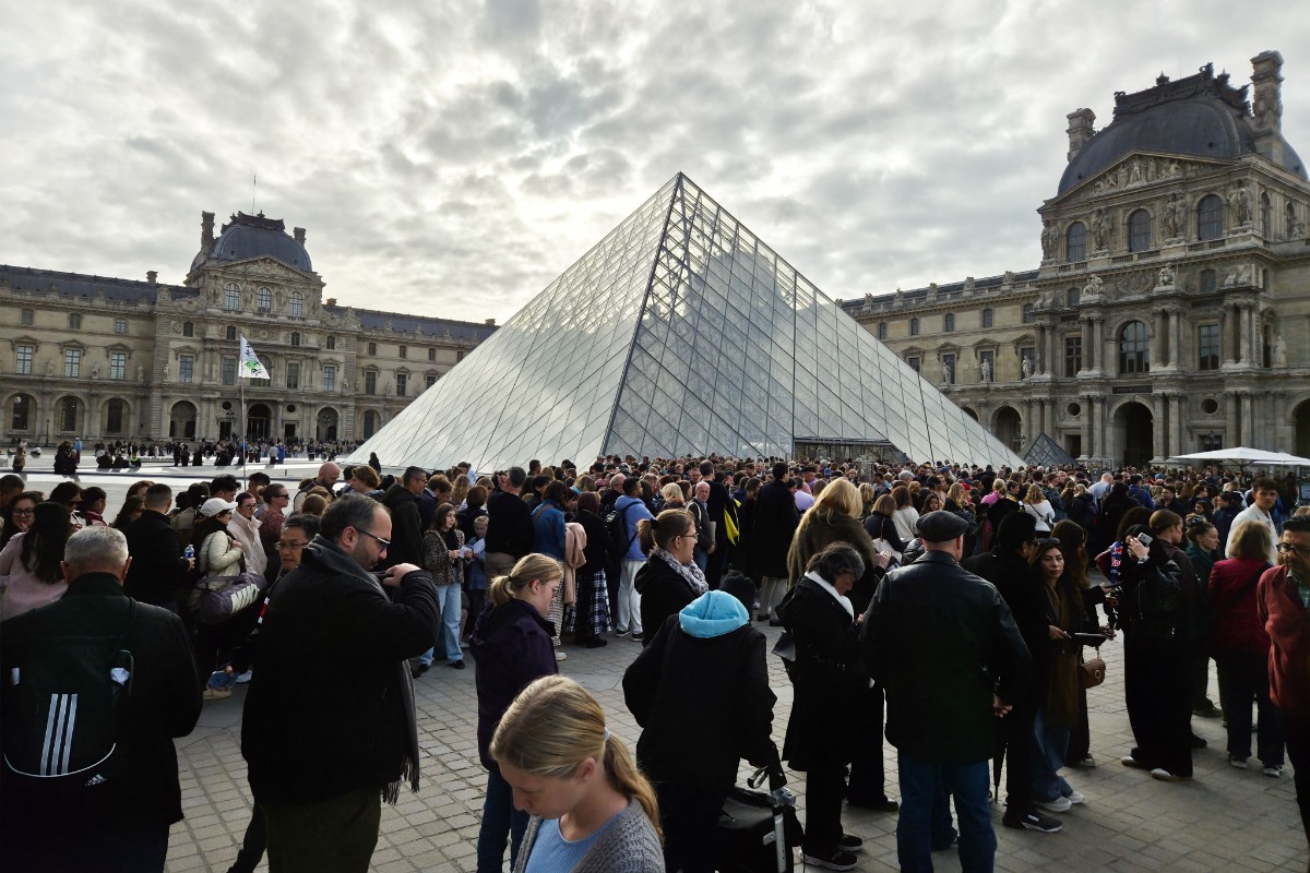 Dos detenidos por el robo de las joyas del Louvre admiten «parcialmente» su participación en el asalto