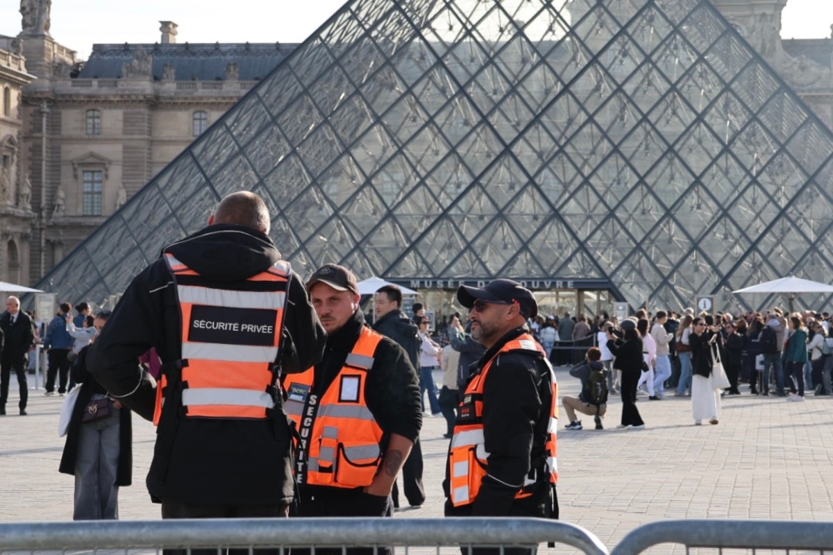La Policía francesa detiene a dos presuntos ladrones del Louvre: uno intentaba volar a Argelia y el otro fue arrestado en Seine-Saint-Denis
