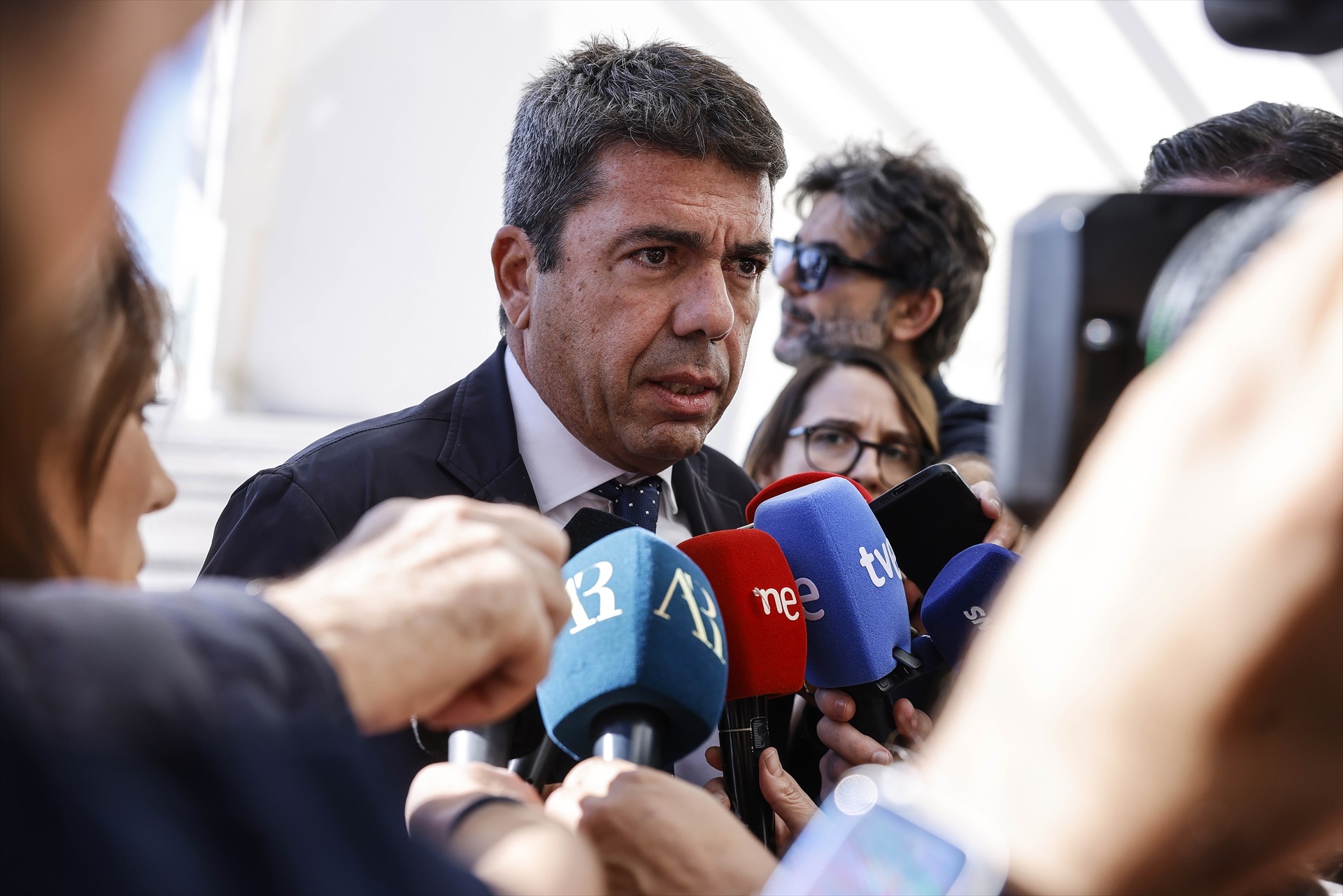 Una abogada de las víctimas de la riada desvela que el PSOE orquestó el linchamiento contra Mazón en el funeral de Estado