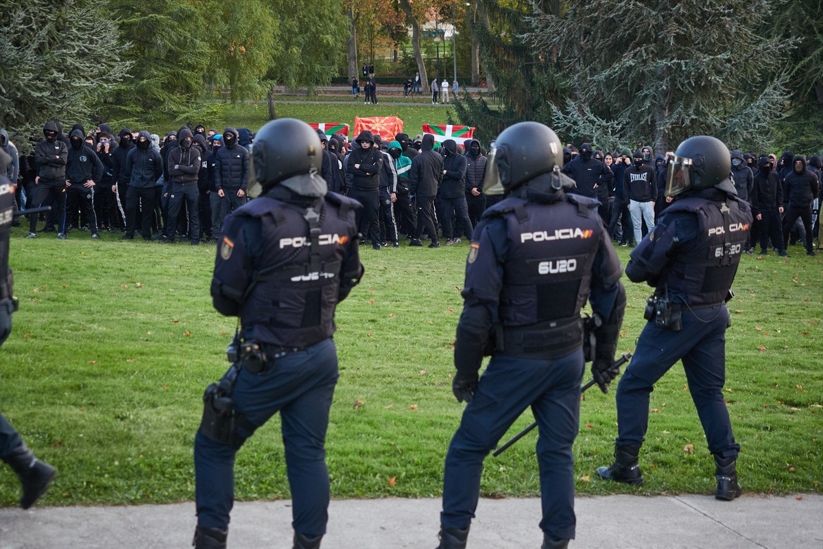 Un estudiante ajeno a las protestas, herido grave por una paliza de los proetarras en el campus de la Universidad de Navarra