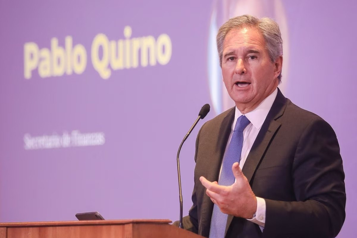 Milei nombra a su actual secretario de Finanzas como nuevo canciller de Argentina