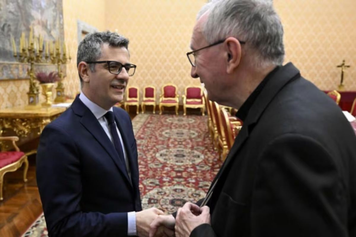 El ministro Bolaños viaja al Vaticano para reunirse con Parolin y activar el plan socialista para profanar el Valle de los Caídos