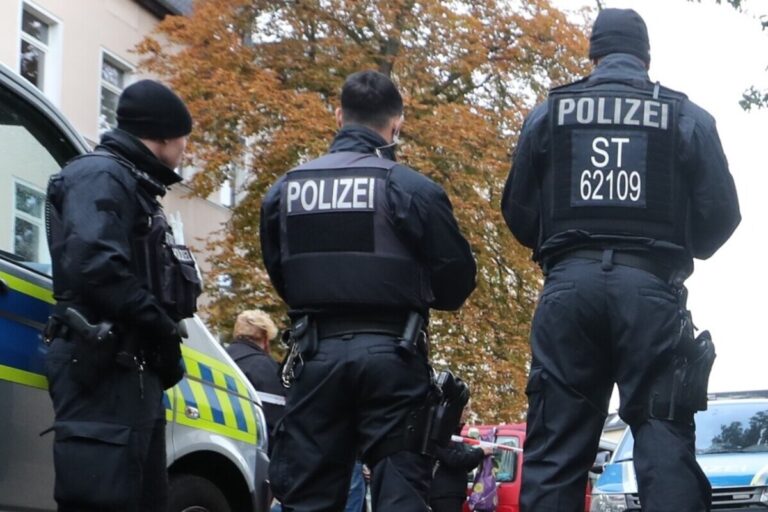 Una banda de iraquíes y sirios asalta, tortura y roba 135.000 euros a una familia en Alemania