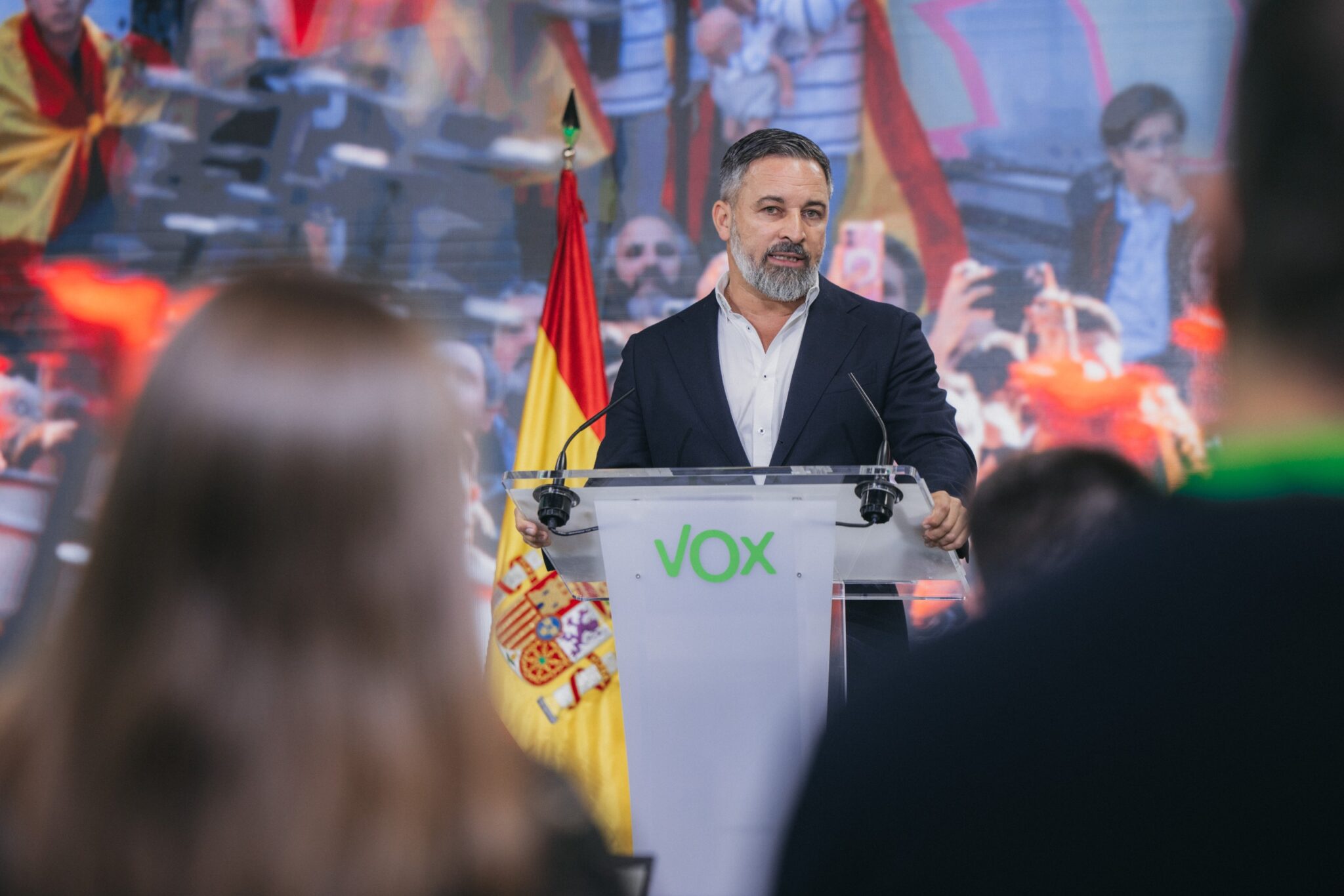 Abascal desmonta a Feijoo tras equipararlo con Bildu por no acudir a blanquear a Sánchez: «Fue el PP quien votó en contra de ilegalizar a los herederos del terrorismo»
