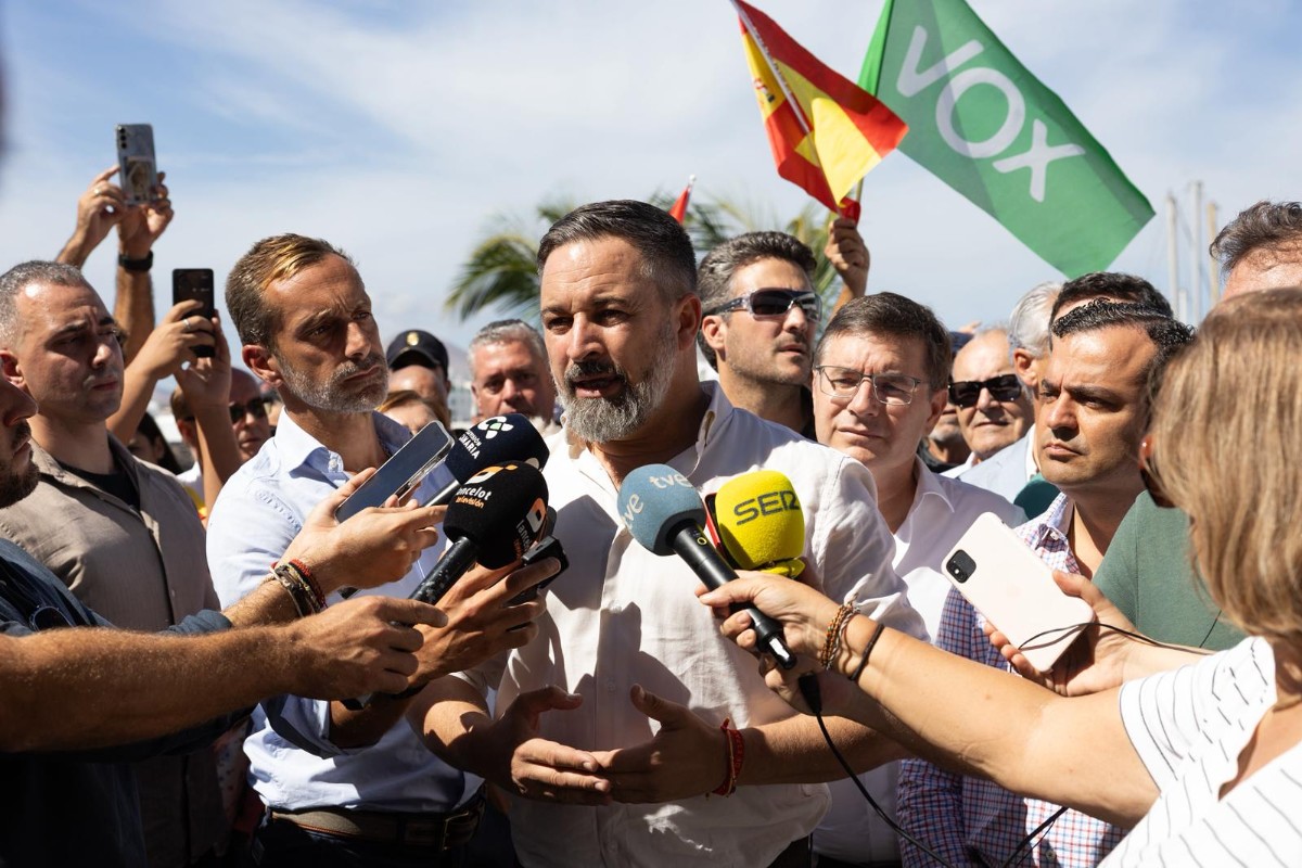 Abascal, desde Lanzarote: «VOX se opone a la invasión migratoria venga de donde venga y venga como venga, por tierra, por mar o por aire»