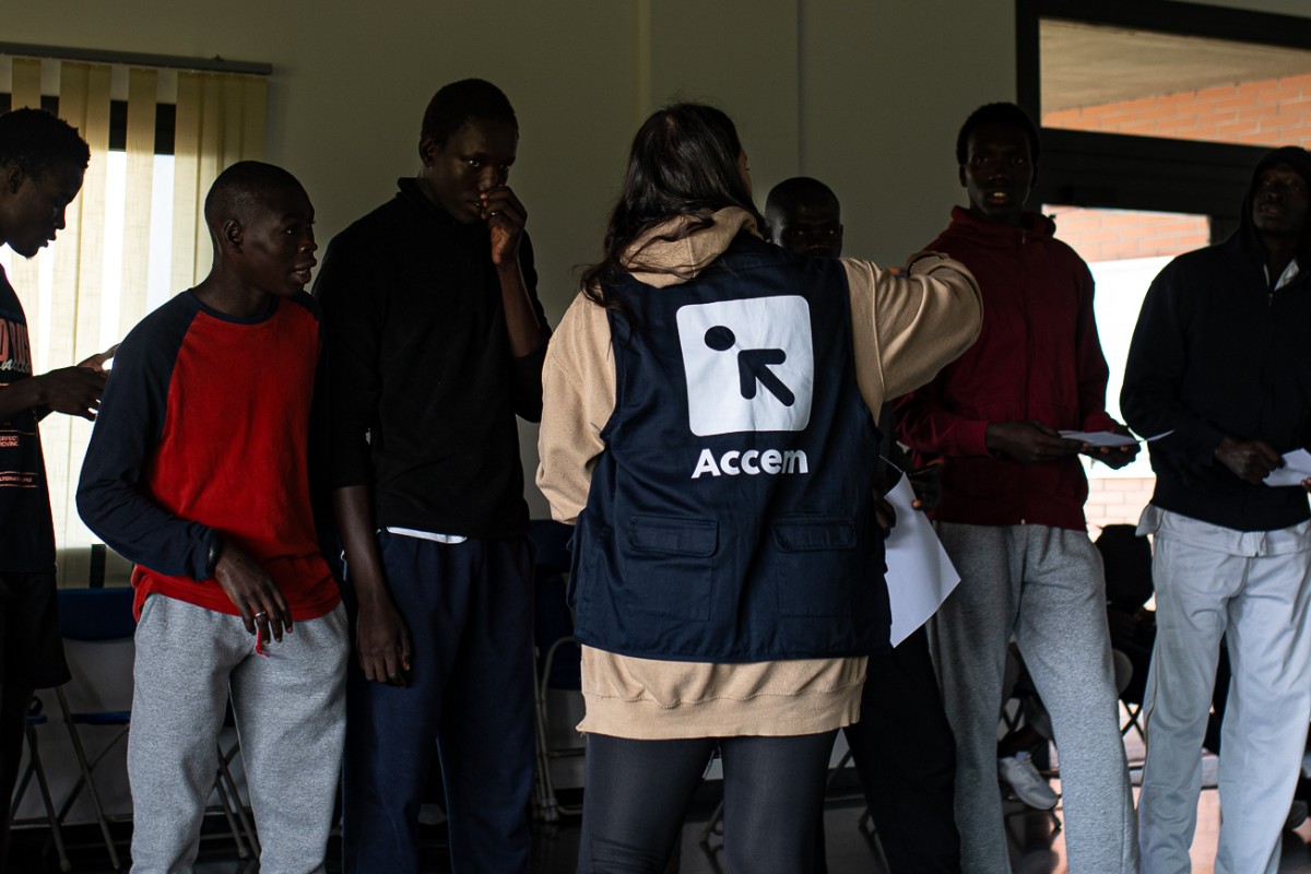El Gobierno pagó más de 74 millones a Accem desde 2023 para trasladar, acoger y gestionar a más de 42.000 inmigrantes ilegales
