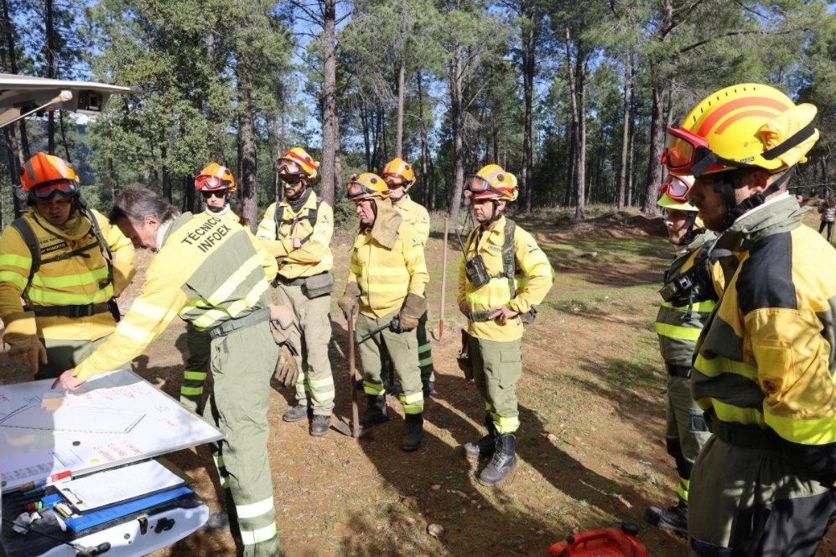 María Guardiola (PP) engaña a los bomberos del INFOEX y oculta un plan de despidos encubiertos