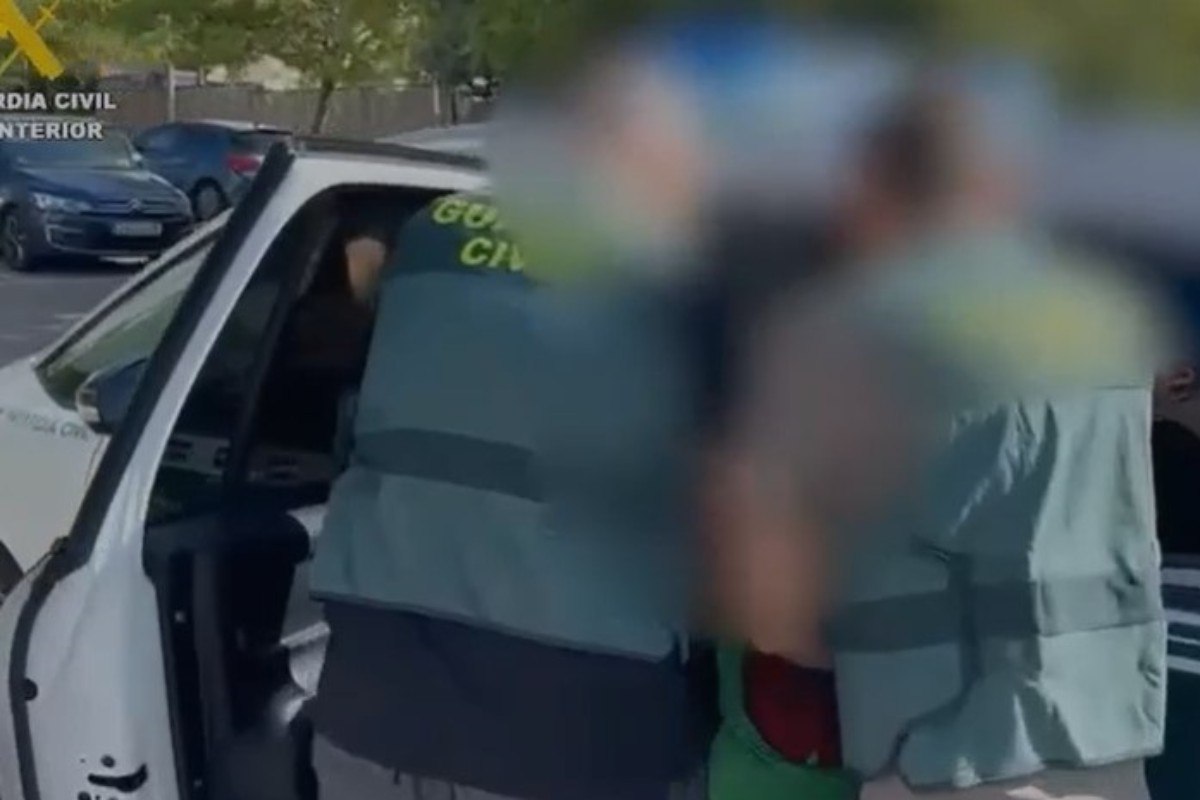 Detenidos en Rivas-Vaciamadrid cinco okupas vinculados a la banda de los ‘Bloods’ por atracar a menores en el Metro