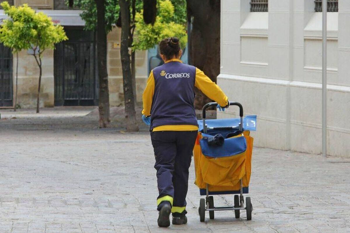 Correos, en manos del Gobierno, deja de entregar cartas a los vecinos de Santander que conserven en su calle un nombre «franquista»