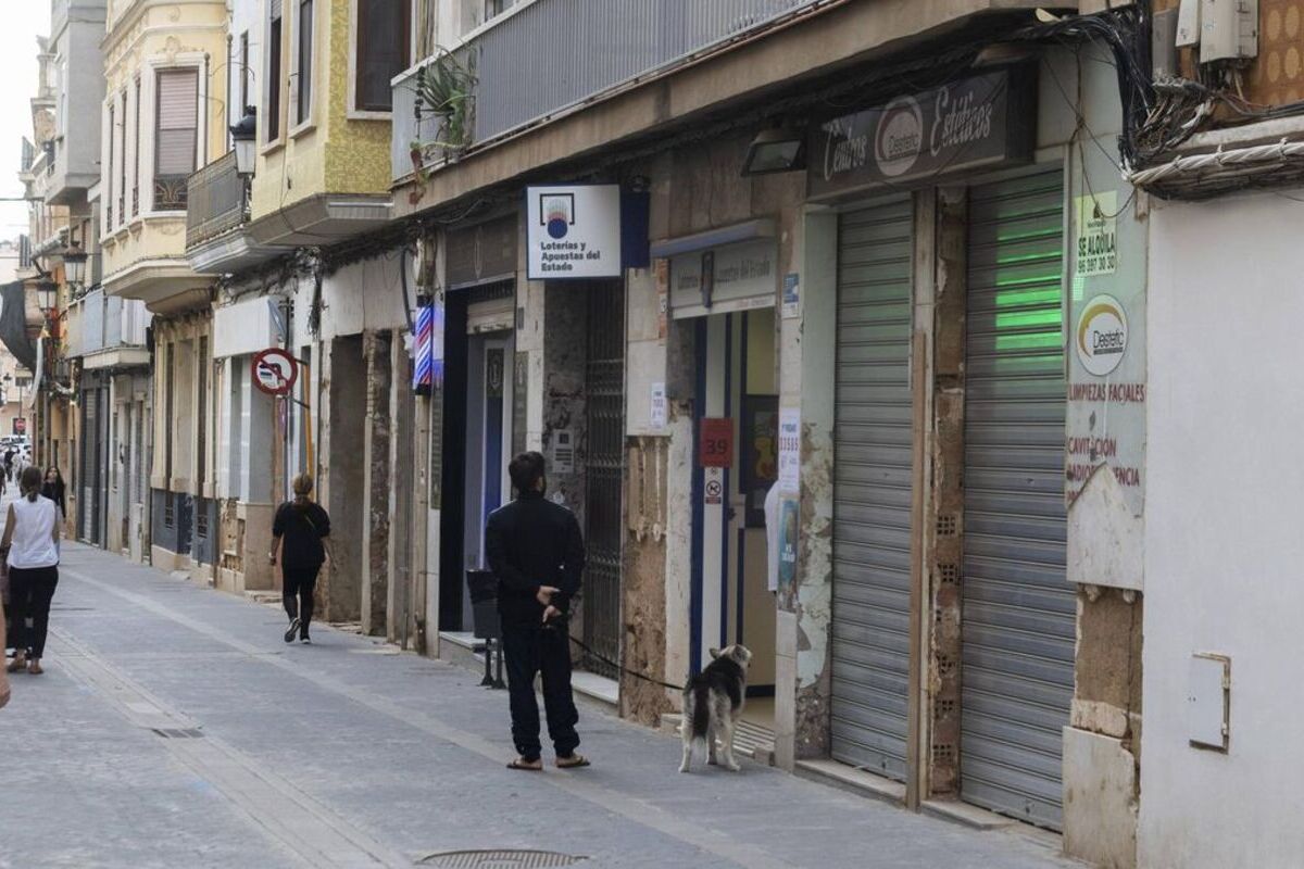 El drama de los comercios en Paiporta: la mitad no han podido reabrir un año después de la riada