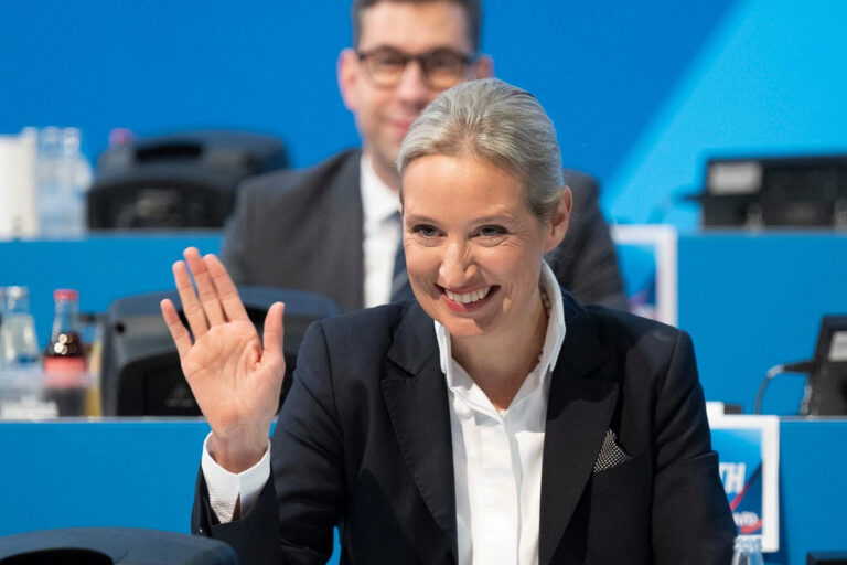 El partido soberanista alemán AfD amplia a siete puntos su ventaja sobre la CDU mientras se hunde la confianza en Merz