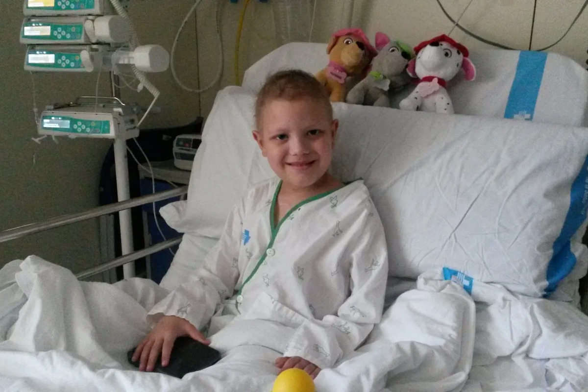 La Generalidad reclama 5.000 euros a un niño con leucemia que recibió ayudas de más mientras perdona 4,7 millones a menas por pagos indebidos