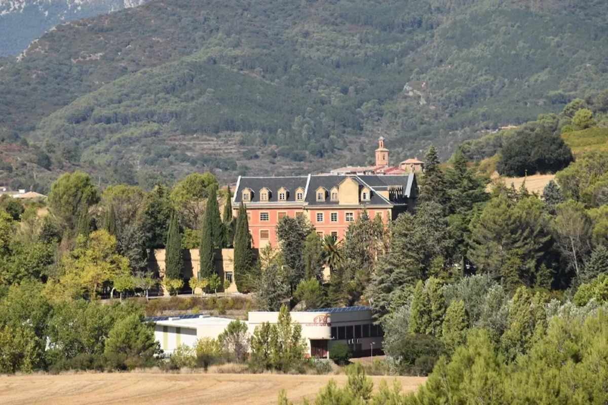El PSOE de Navarra convertirá un edificio de Proyecto Hombre para tratar adicciones en un centro de menas