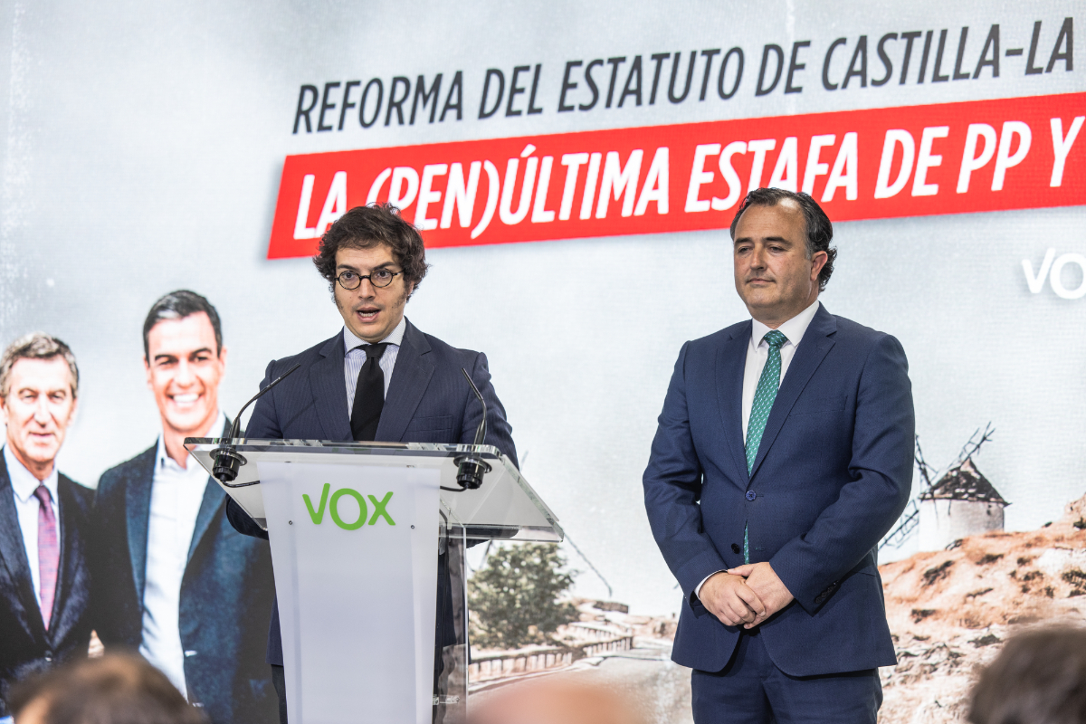 VOX denuncia que la reforma del Estatuto de Castilla-La Mancha pactada por PP y PSOE «sólo blinda privilegios y aumenta el gasto político»