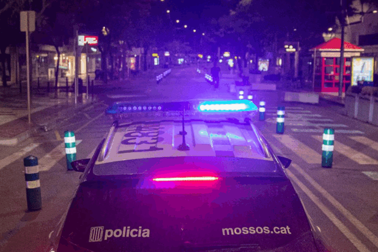 Una turba de jóvenes inmigrantes ataca y agrede a los Mossos para evitar una detención durante las Fiestas del Tura en Gerona