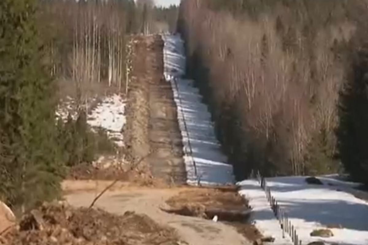 Finlandia completa un nuevo tramo de su valla fronteriza con Rusia para frenar la inmigración ilegal