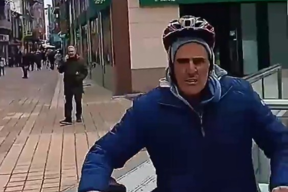 Un izquierdista agrede a un miembro de VOX en una mesa informativa en Ponferrada (León): «La violencia de la izquierda no tiene límites»